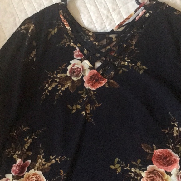 Top - Picture 2 of 2